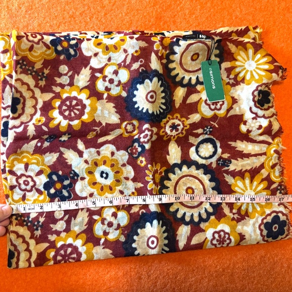 Unisex burgundy and cream floral lightweight pure wool scarf NWT - Picture 6 of 8